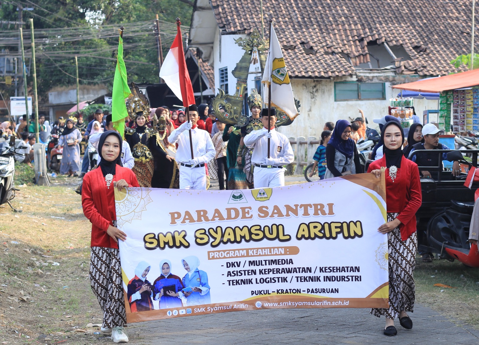 Semarakkan Haflah Akhir Sanah, SMK Syamsul Arifin Gelar Parade Budaya Nusantara